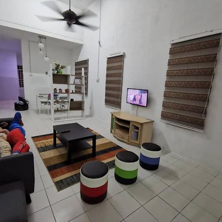 As'Cattleya Homestay Sepang Extérieur photo