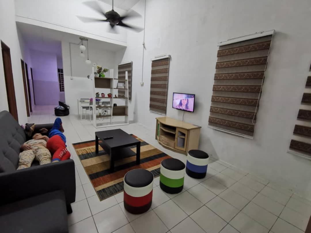As'Cattleya Homestay Sepang Extérieur photo